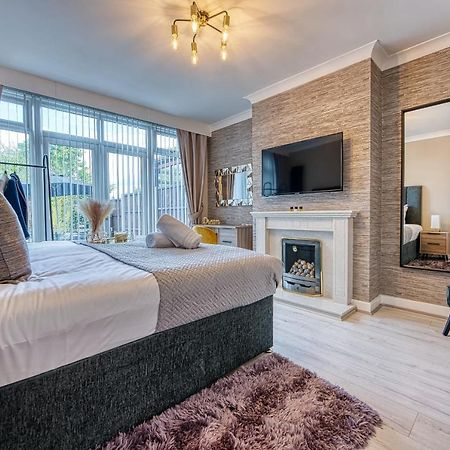 Elegant 5 Bed House - Sleeps 9, Central Solihull, Nec, Jlr, Hs2, Resorts World, Airport Business And Leisure Stays, Bagian luar foto