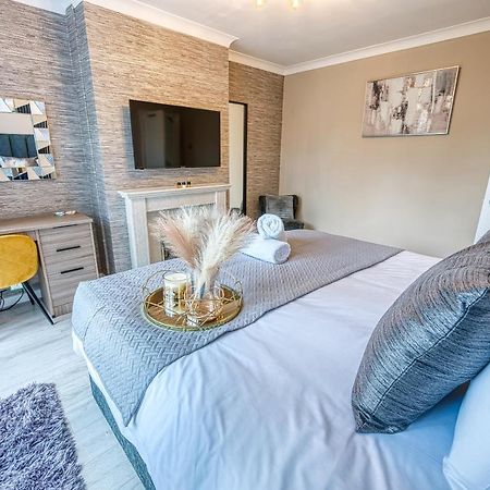 Elegant 5 Bed House - Sleeps 9, Central Solihull, Nec, Jlr, Hs2, Resorts World, Airport Business And Leisure Stays, Bagian luar foto
