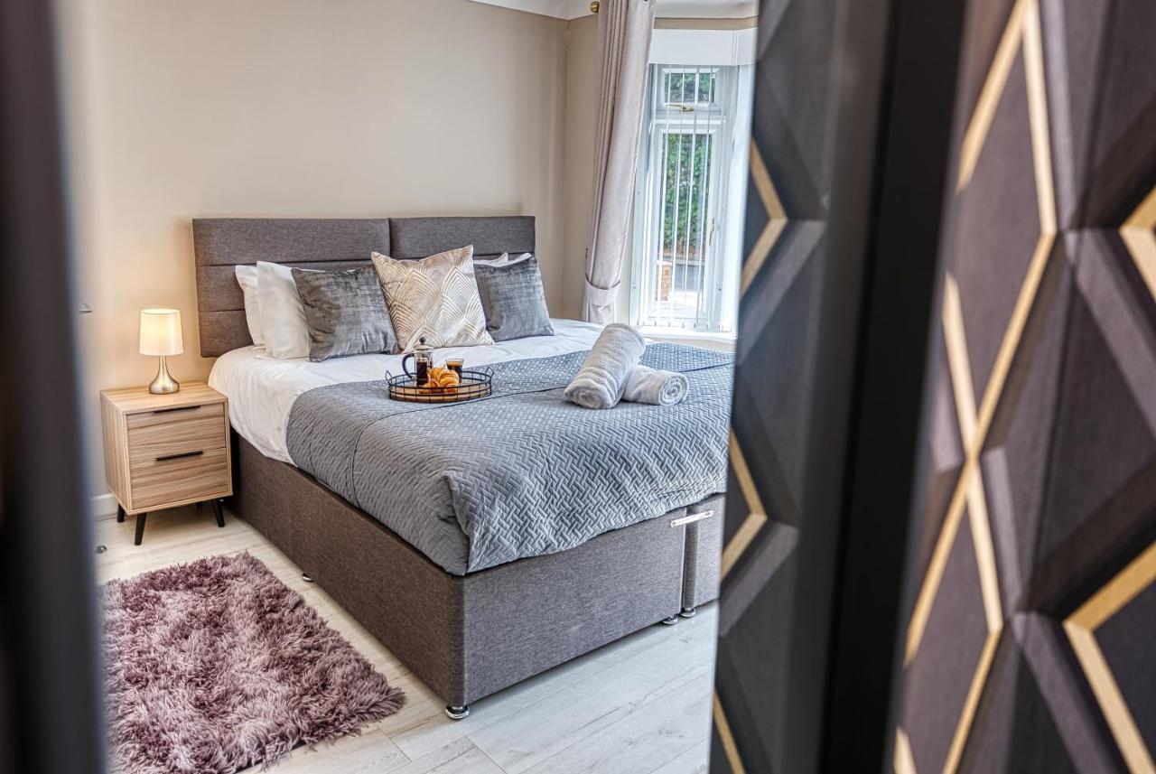 Elegant 5 Bed House - Sleeps 9, Central Solihull, Nec, Jlr, Hs2, Resorts World, Airport Business And Leisure Stays, Bagian luar foto