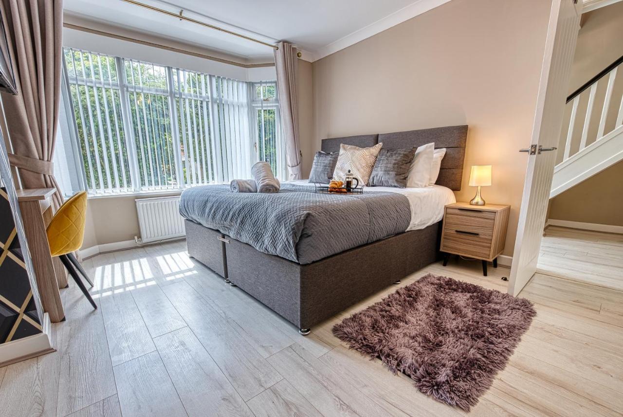 Elegant 5 Bed House - Sleeps 9, Central Solihull, Nec, Jlr, Hs2, Resorts World, Airport Business And Leisure Stays, Bagian luar foto