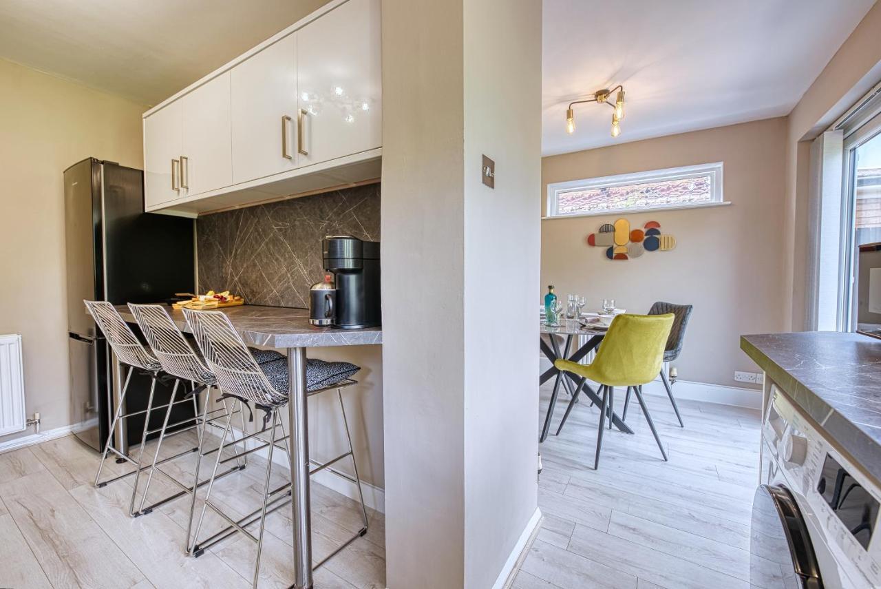 Elegant 5 Bed House - Sleeps 9, Central Solihull, Nec, Jlr, Hs2, Resorts World, Airport Business And Leisure Stays, Bagian luar foto
