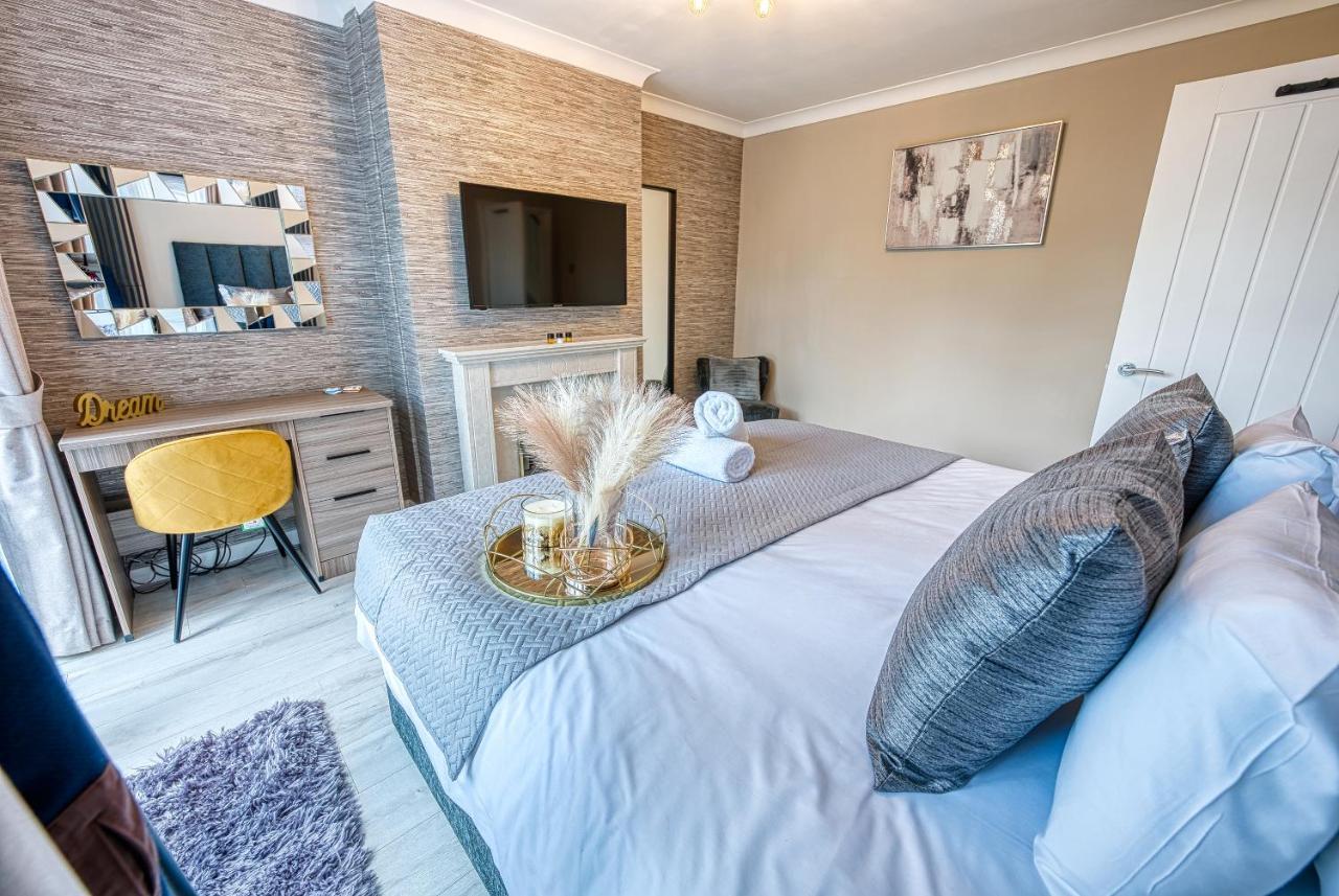 Elegant 5 Bed House - Sleeps 9, Central Solihull, Nec, Jlr, Hs2, Resorts World, Airport Business And Leisure Stays, Bagian luar foto