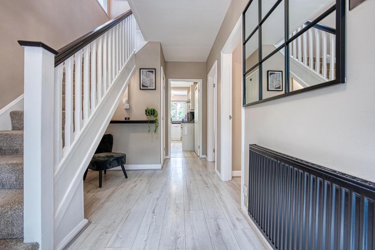 Elegant 5 Bed House - Sleeps 9, Central Solihull, Nec, Jlr, Hs2, Resorts World, Airport Business And Leisure Stays, Bagian luar foto