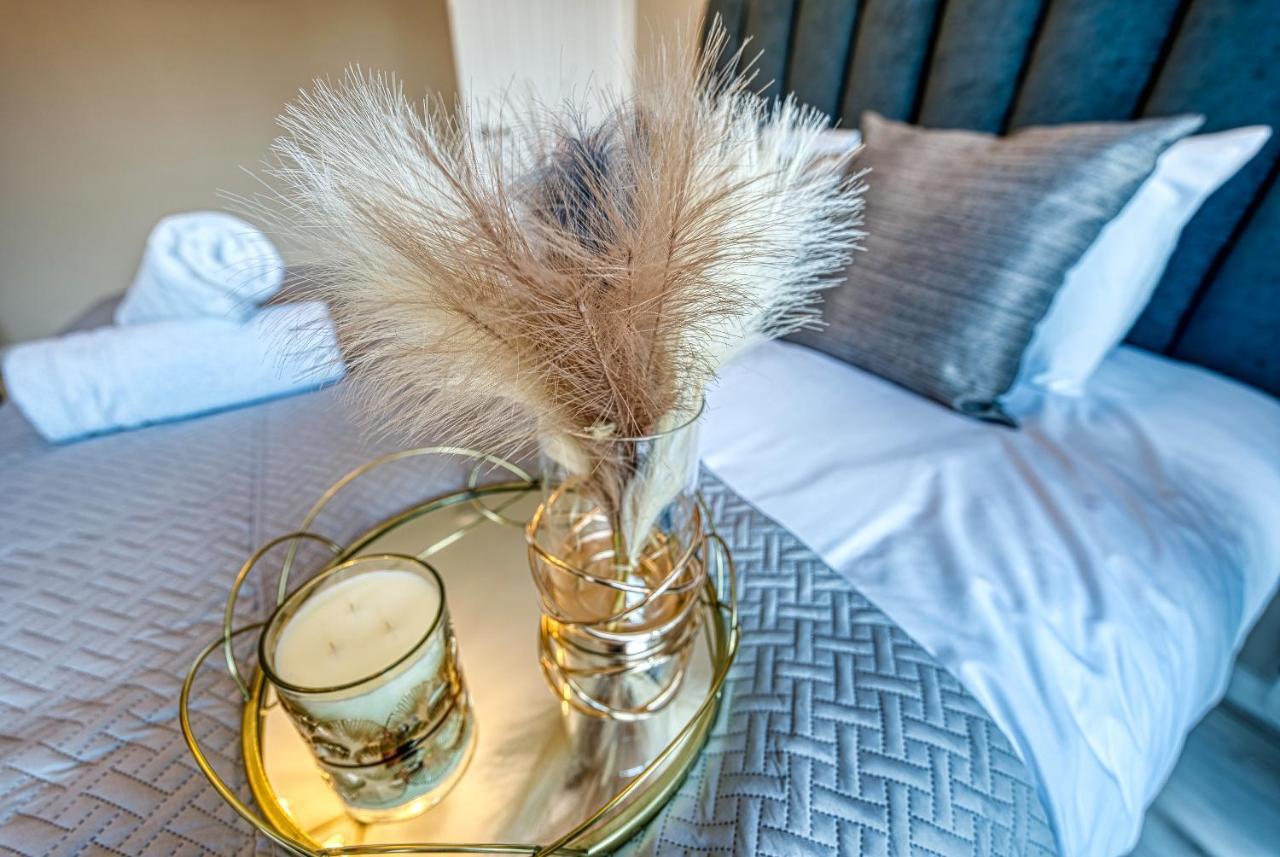 Elegant 5 Bed House - Sleeps 9, Central Solihull, Nec, Jlr, Hs2, Resorts World, Airport Business And Leisure Stays, Bagian luar foto