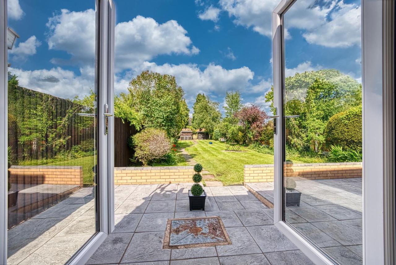 Elegant 5 Bed House - Sleeps 9, Central Solihull, Nec, Jlr, Hs2, Resorts World, Airport Business And Leisure Stays, Bagian luar foto