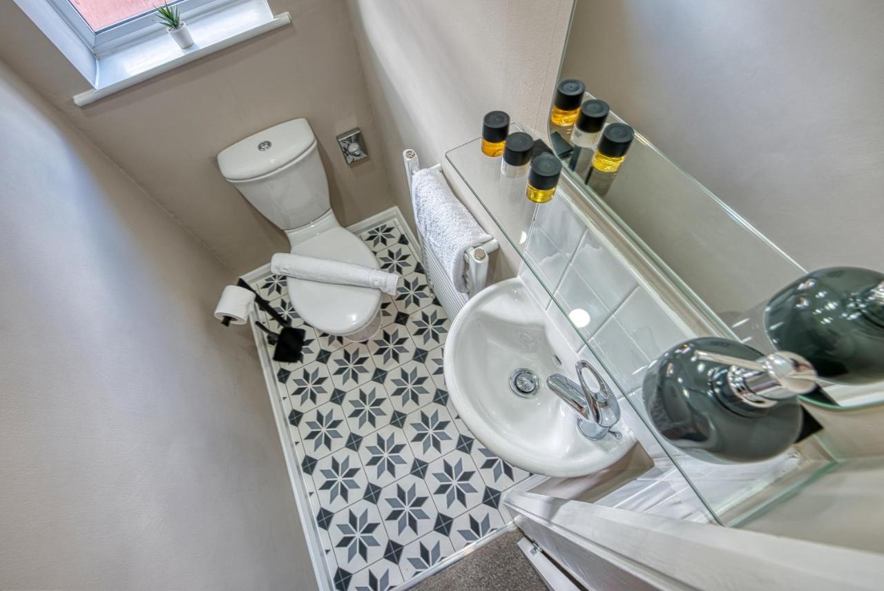 Elegant 5 Bed House - Sleeps 9, Central Solihull, Nec, Jlr, Hs2, Resorts World, Airport Business And Leisure Stays, Bagian luar foto