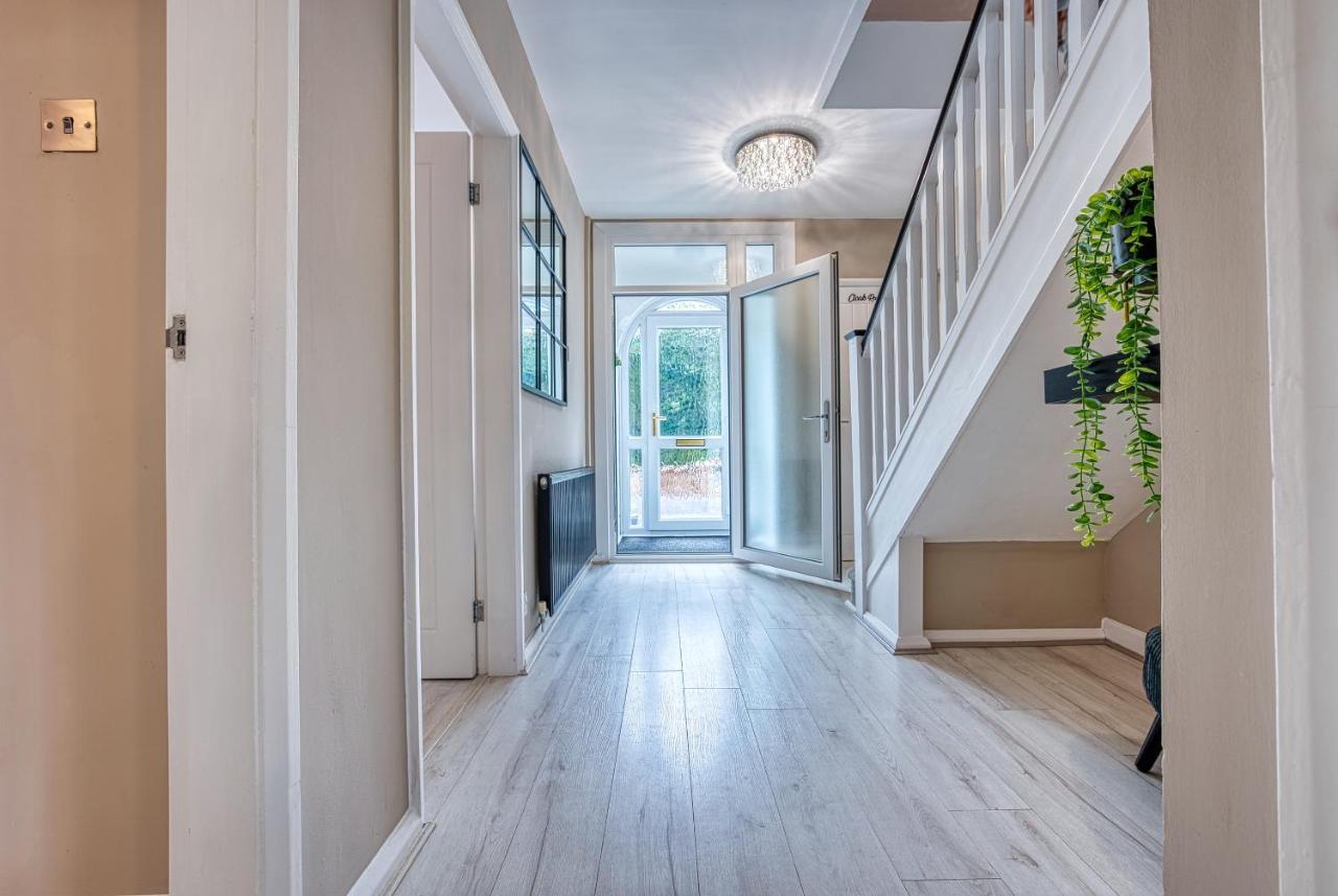 Elegant 5 Bed House - Sleeps 9, Central Solihull, Nec, Jlr, Hs2, Resorts World, Airport Business And Leisure Stays, Bagian luar foto