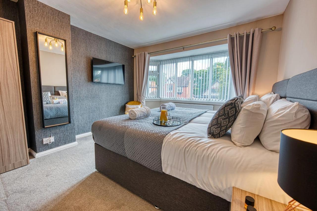 Elegant 5 Bed House - Sleeps 9, Central Solihull, Nec, Jlr, Hs2, Resorts World, Airport Business And Leisure Stays, Bagian luar foto