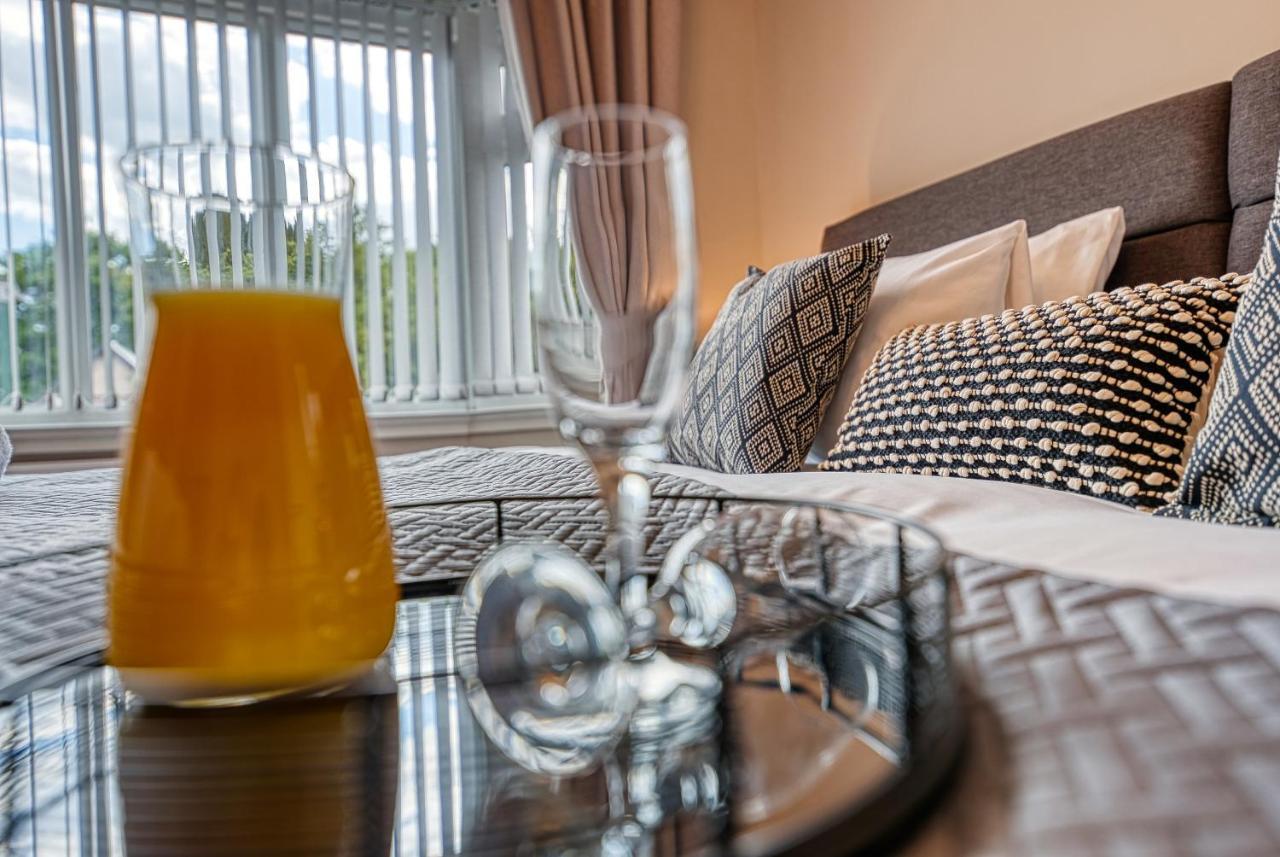 Elegant 5 Bed House - Sleeps 9, Central Solihull, Nec, Jlr, Hs2, Resorts World, Airport Business And Leisure Stays, Bagian luar foto