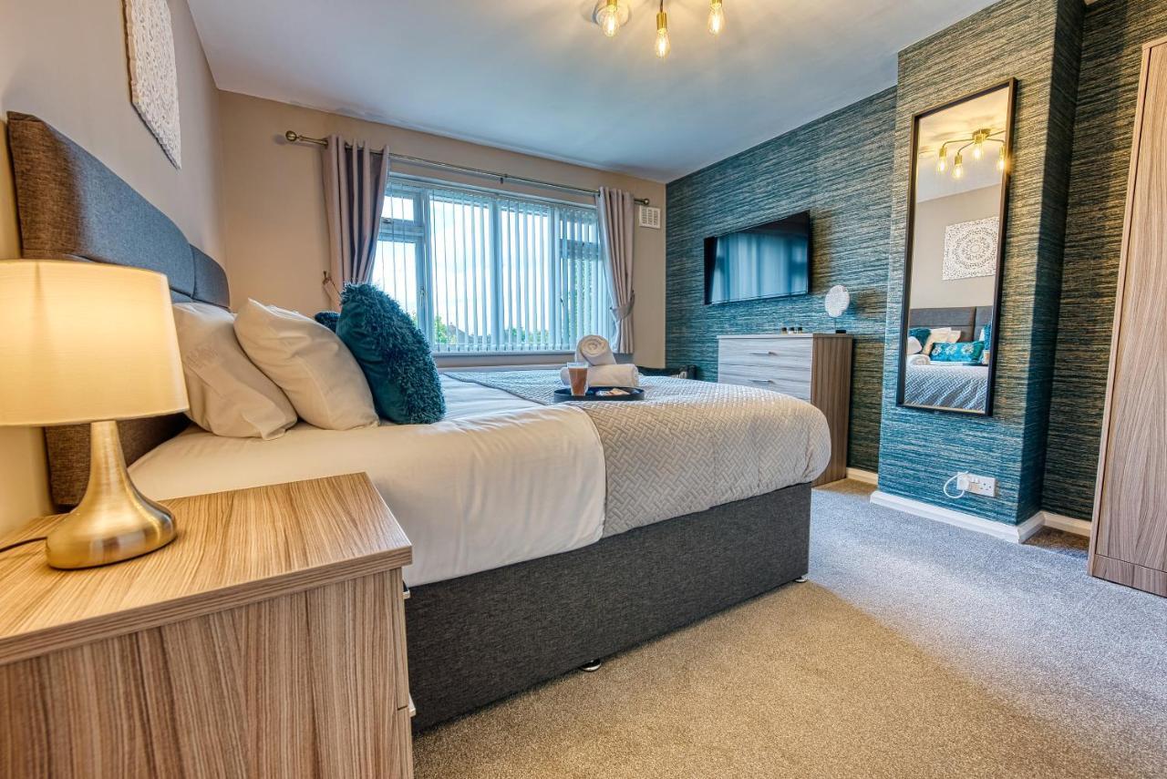 Elegant 5 Bed House - Sleeps 9, Central Solihull, Nec, Jlr, Hs2, Resorts World, Airport Business And Leisure Stays, Bagian luar foto