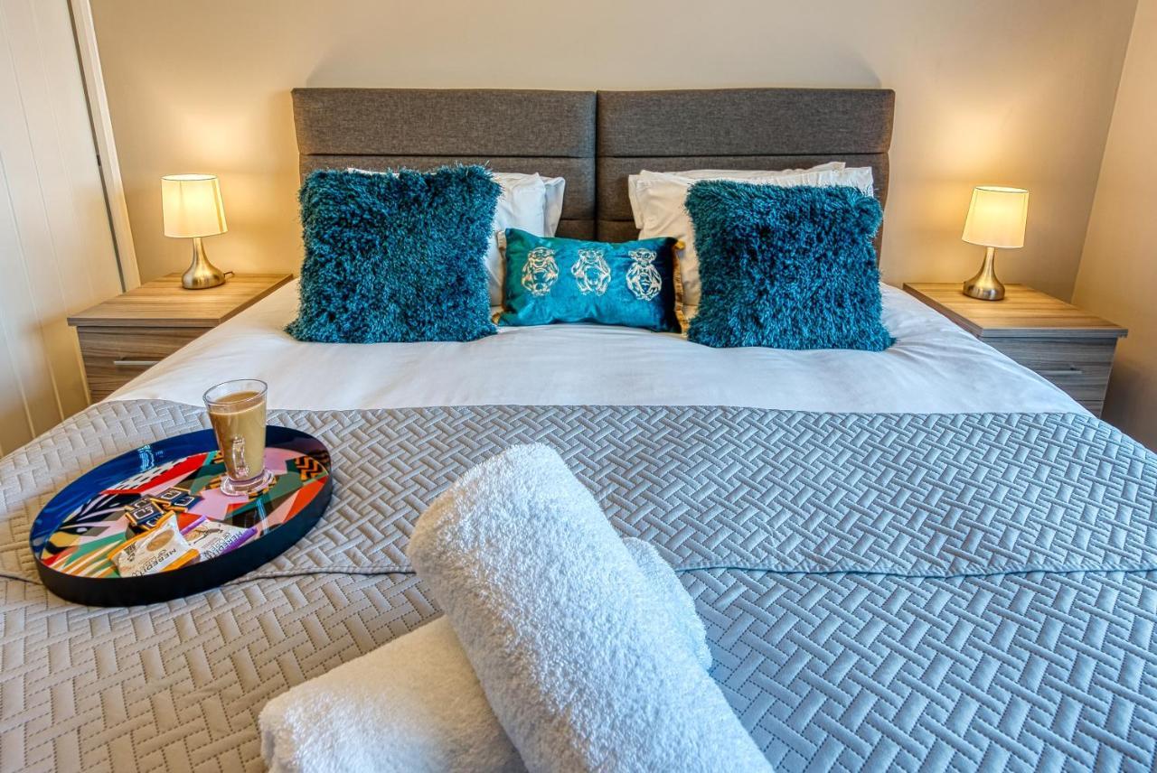 Elegant 5 Bed House - Sleeps 9, Central Solihull, Nec, Jlr, Hs2, Resorts World, Airport Business And Leisure Stays, Bagian luar foto