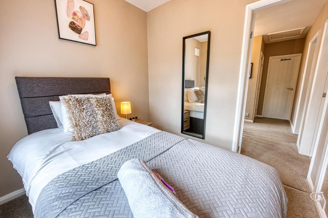 Elegant 5 Bed House - Sleeps 9, Central Solihull, Nec, Jlr, Hs2, Resorts World, Airport Business And Leisure Stays, Bagian luar foto